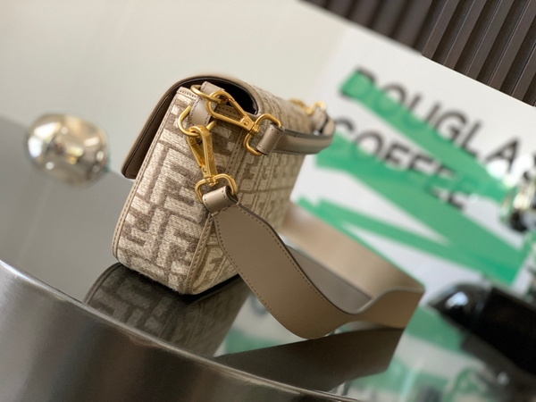 スーパーコピーブランドバッグ背面デザイン